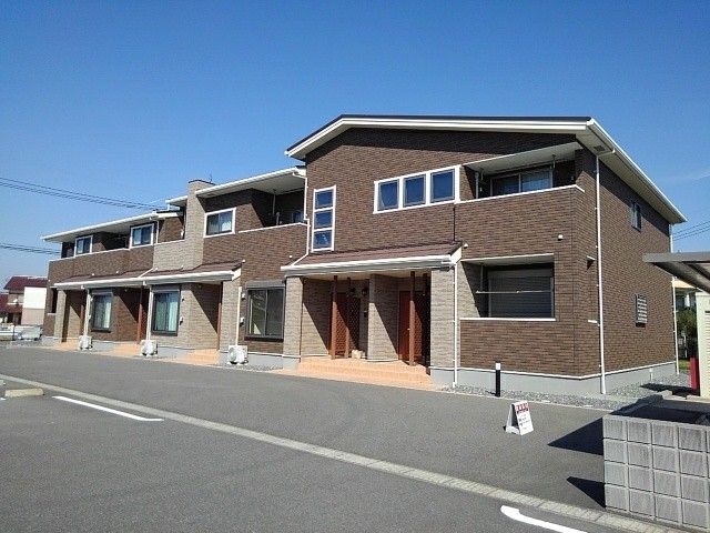 久留米市北野町中のアパートの建物外観