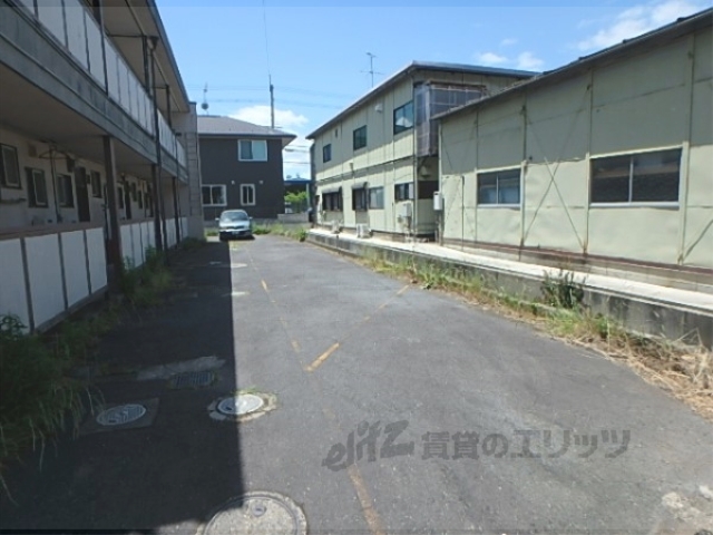 【ビエノス岡の駐車場】