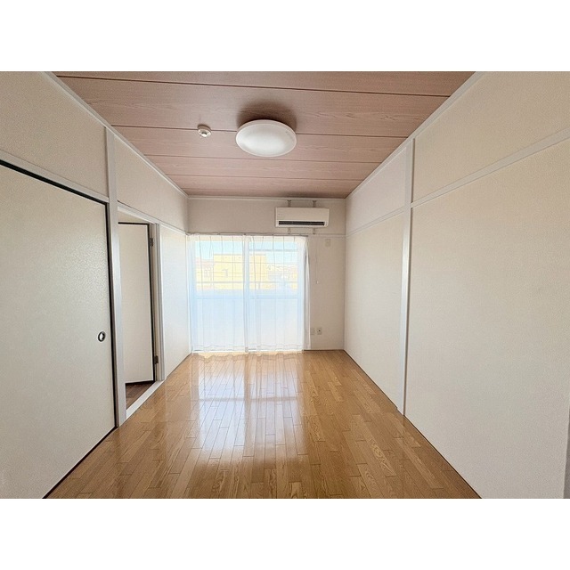 居室・リビング　エアコン設置してます。