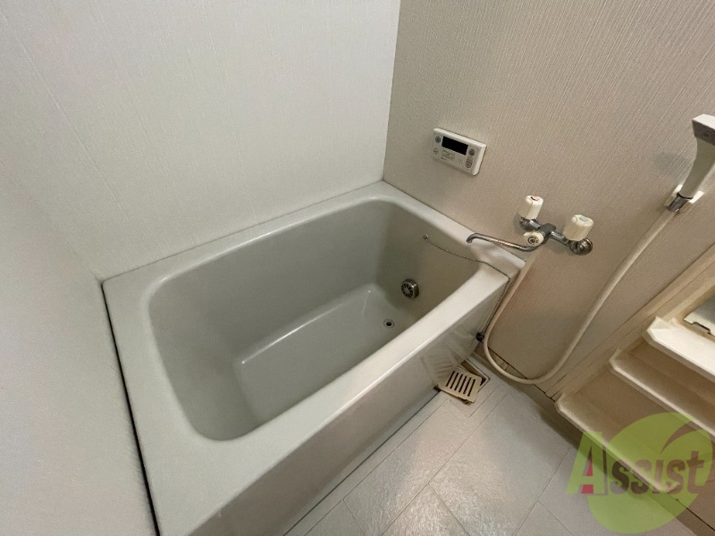 バス・シャワールーム　バスルームの写真です。清潔感があり、キレイですね。