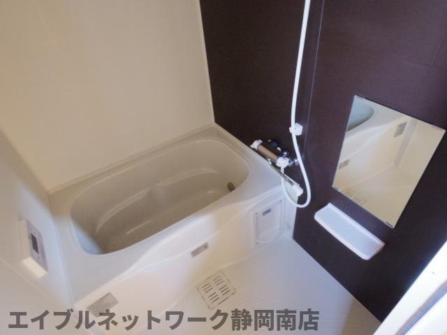 バス・シャワールーム　お風呂で日々の疲れを落としましょう