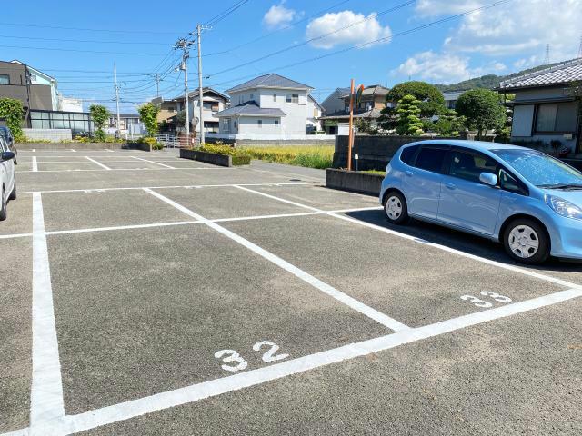 【遠藤ハイツの駐車場】