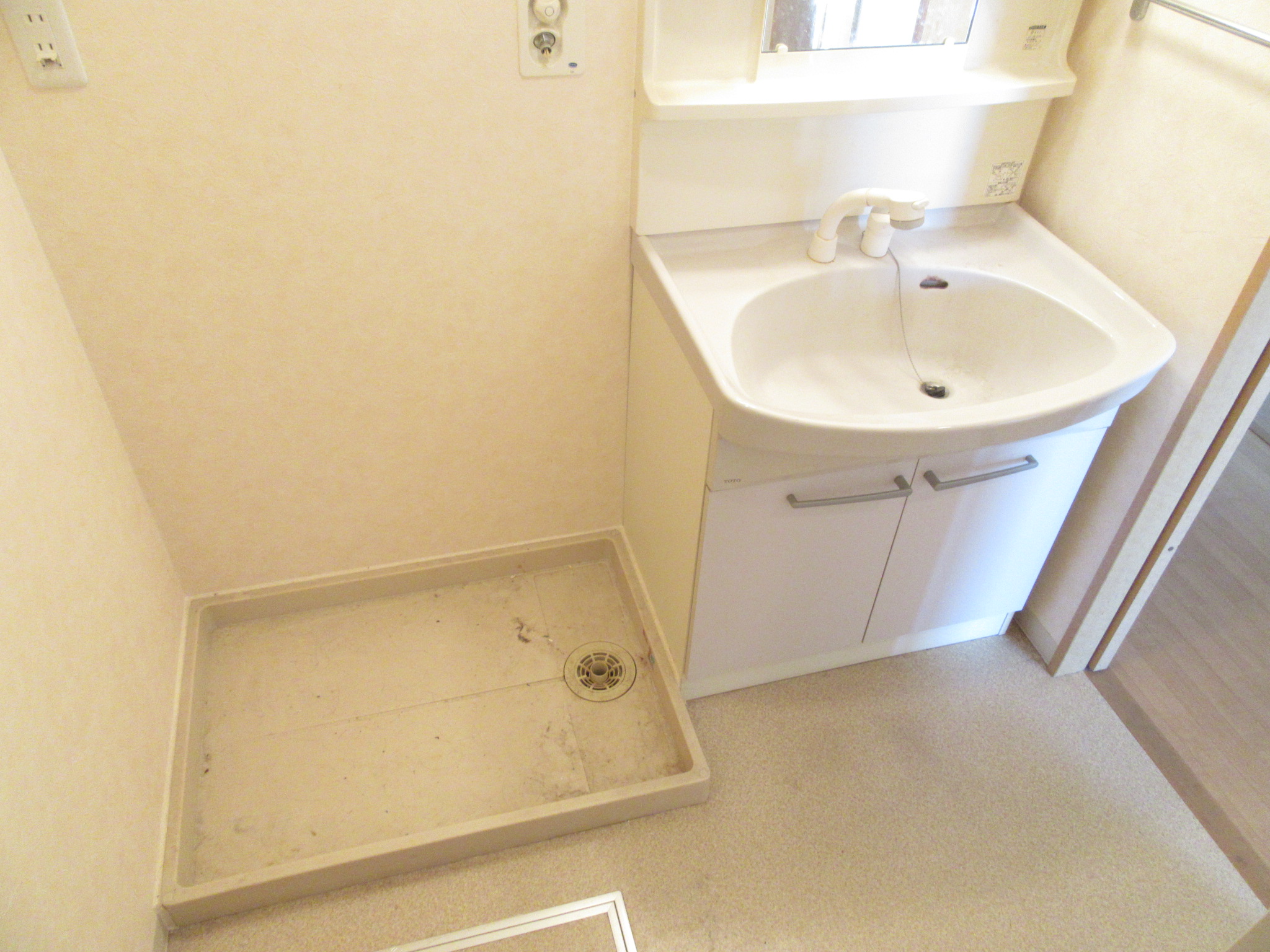 洗面設備　室内は現状を優先します