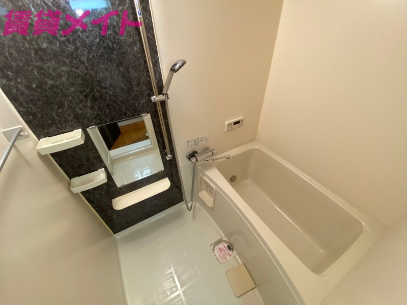 バス・シャワールーム　同型反転参考写真