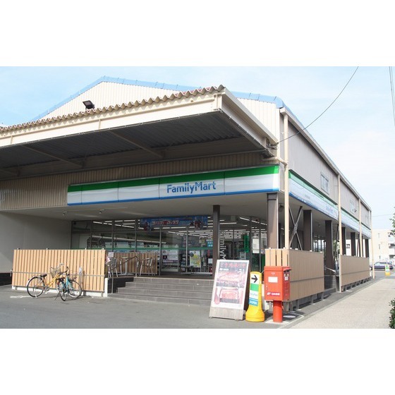 コンビニ　ファミリーマート厚木岡田団地店（コンビニ）まで10m