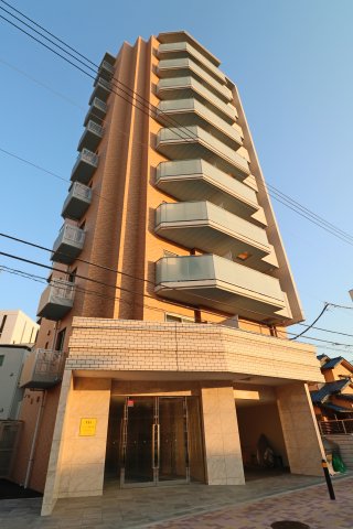 【船橋市本町のマンションの建物外観】