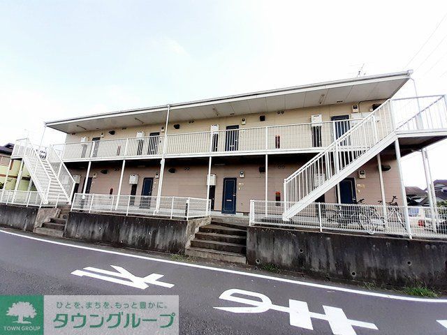 蓮田市西新宿のアパートの建物外観