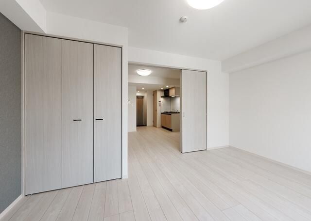 居室・リビング　他号室反転画像