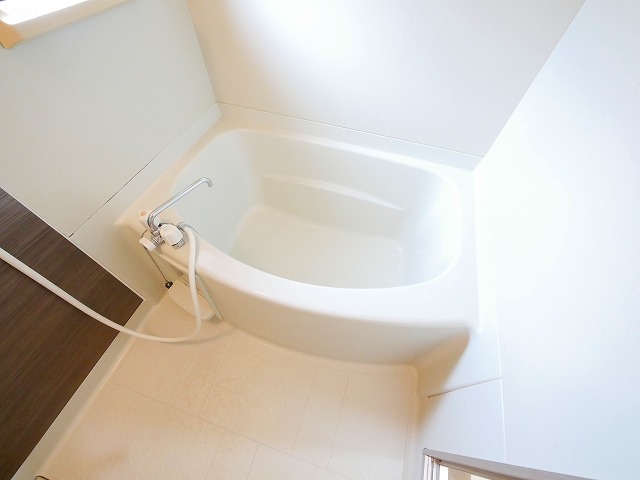 バス・シャワールーム　コンパクトで使いやすいお風呂です