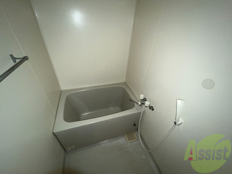 バス・シャワールーム　こちらのお風呂で、一日の疲れを癒してください。