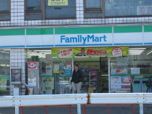 コンビニ　ファミリーマート稲城駅前店（コンビニ）まで753m