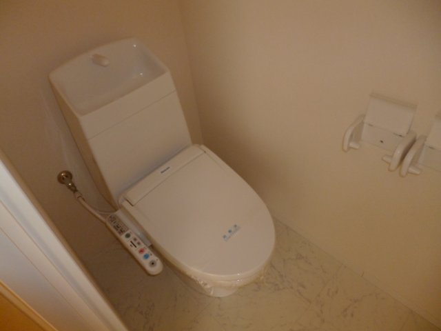 トイレ　温水洗浄便座