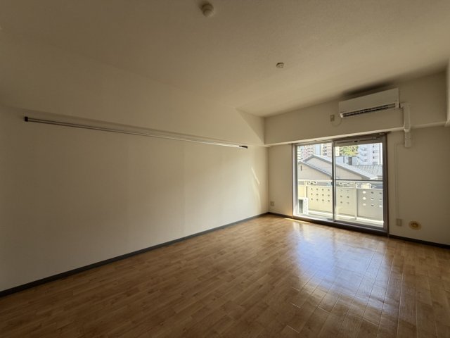 居室・リビング　同物件別号室の写真です。