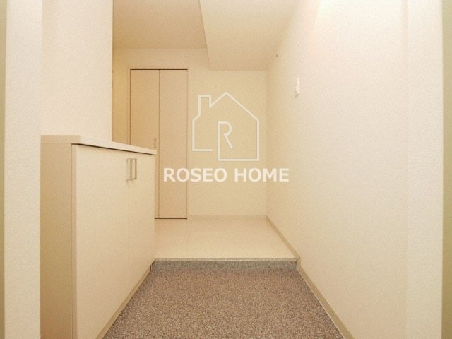 玄関　同マンション別部屋：参考写真