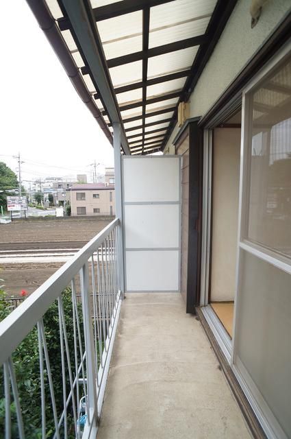 バルコニー　バルコニーがあるので洗濯物を太陽の下で干すことができます♪