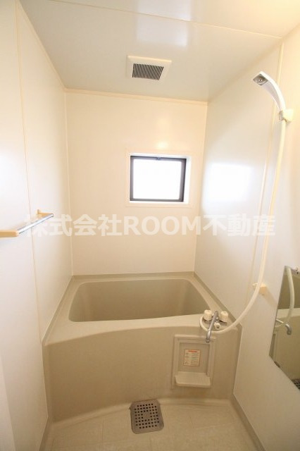 バス・シャワールーム　コンパクトで使いやすいお風呂です