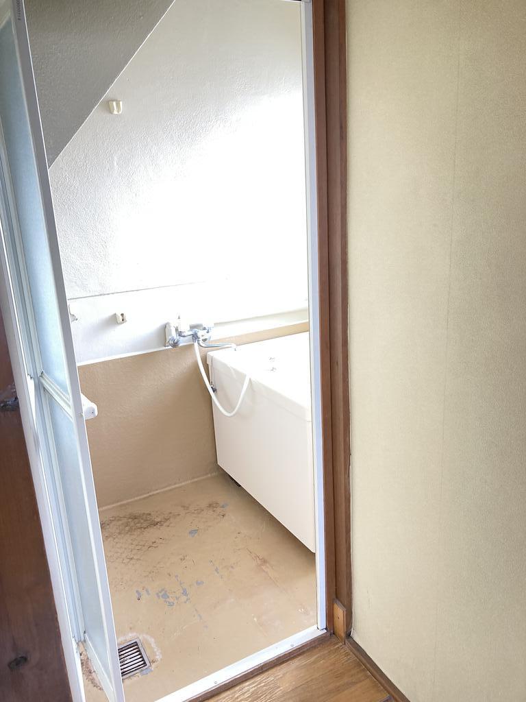 バス・シャワールーム　給湯　シャワー