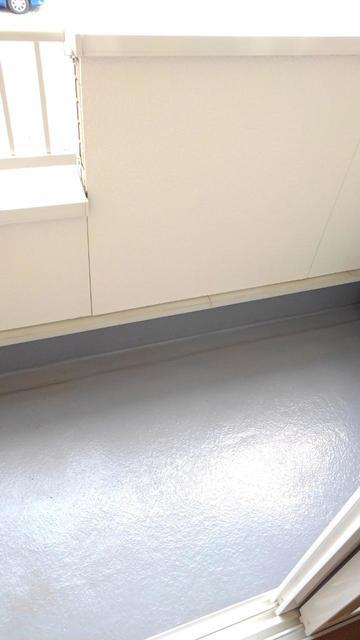 バルコニー　暖かな日差しのふりそそぐバルコニー