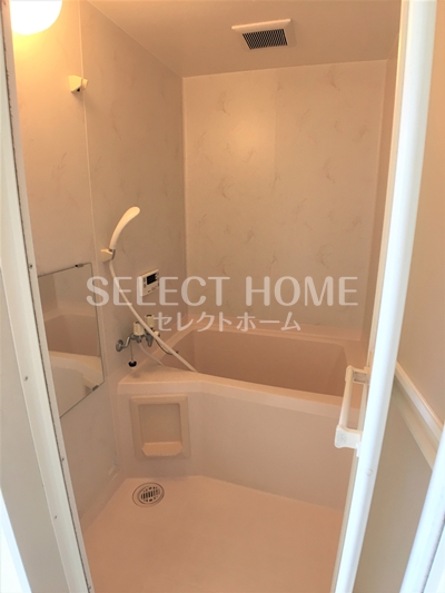 バス・シャワールーム　ゆったり過ごせるお風呂です