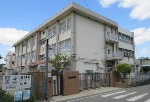 小学校　富田林市立彼方小学校（小学校）まで1175m