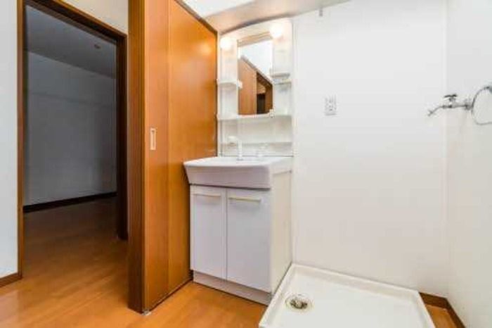 洗面設備　※別号室の写真となります。