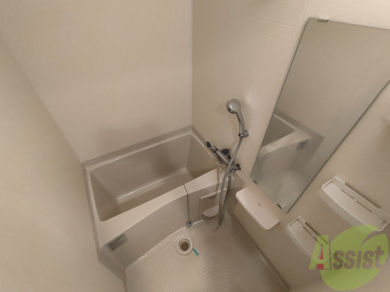 バス・シャワールーム　浴室乾燥機付きのお風呂です。