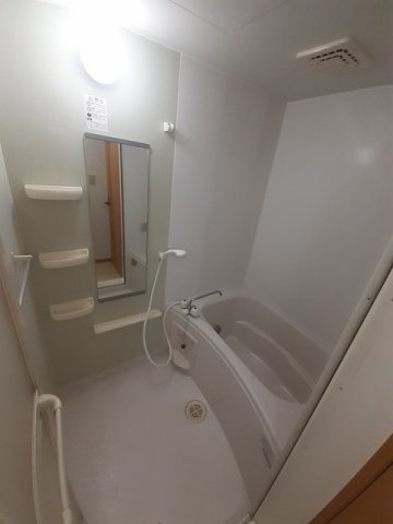 バス・シャワールーム　落ち着いた空間のお風呂です