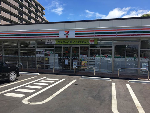 コンビニ　セブンイレブン（コンビニ）まで1900m