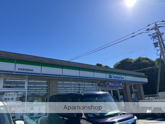 コンビニ　ファミリーマート筑紫野塔原東店（コンビニ）まで725m