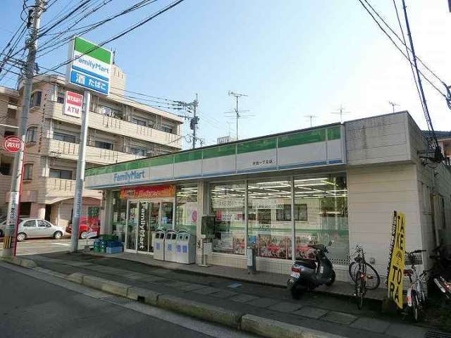 コンビニ　ファミリーマート荒田一丁目店（コンビニ）まで120m