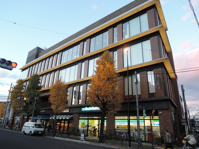 ショッピングセンター　トラッド目白（ショッピングセンター）まで530m