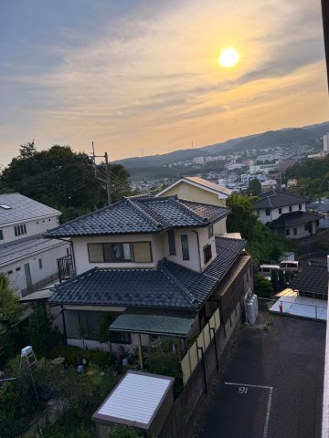 眺望　南西方向からの日当たり、風通し、眺望はかなり良好です