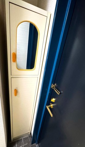 収納　玄関をスッキリ使用するためにコンパクト収納を設置