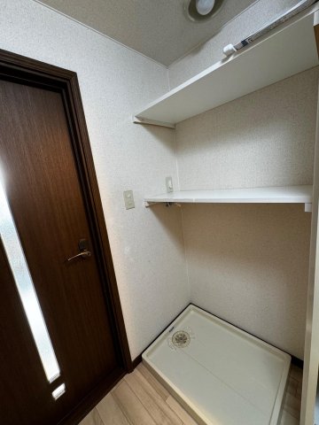 その他　洗濯機用パンおよび収納棚をご用意しました