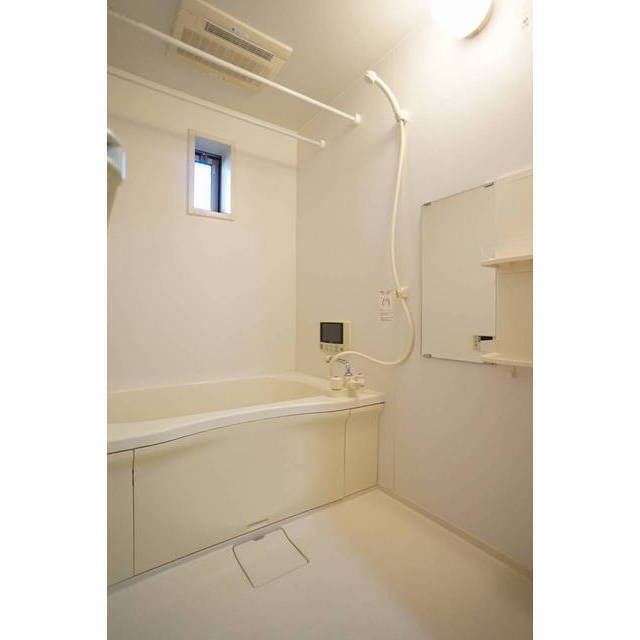 バス・シャワールーム　浴室乾燥機能付きです♪