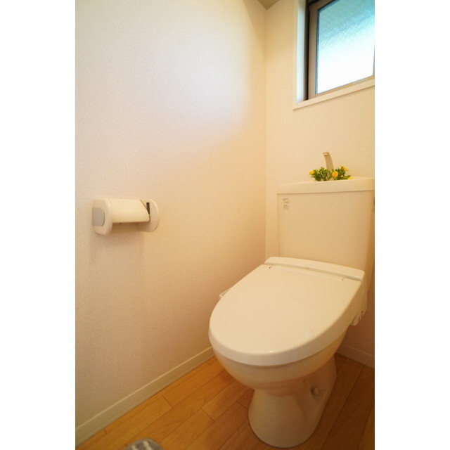 トイレ　洗浄・暖房付き便座で快適にご利用頂けます♪