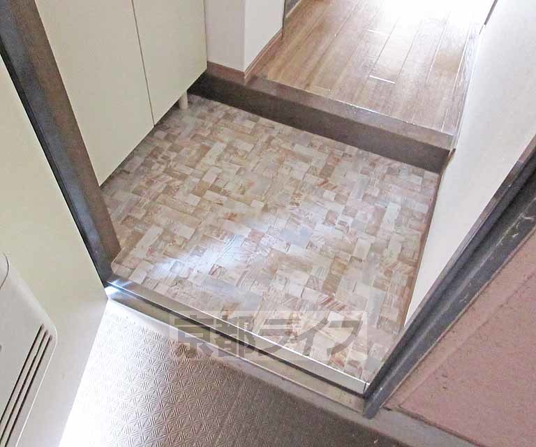 玄関　左手にシューボックスがあります玄関です