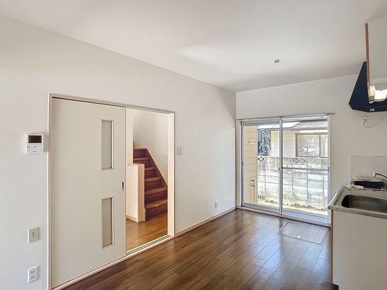 居室・リビング　※他号室の写真です