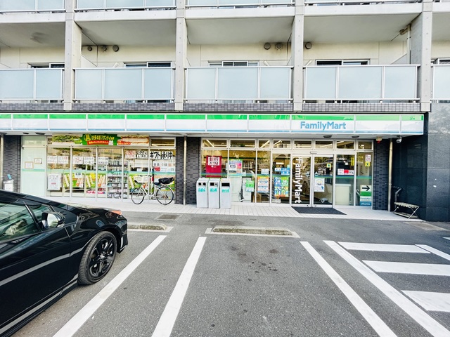 コンビニ　ファミリーマート大岡二丁目店（コンビニ）まで383m