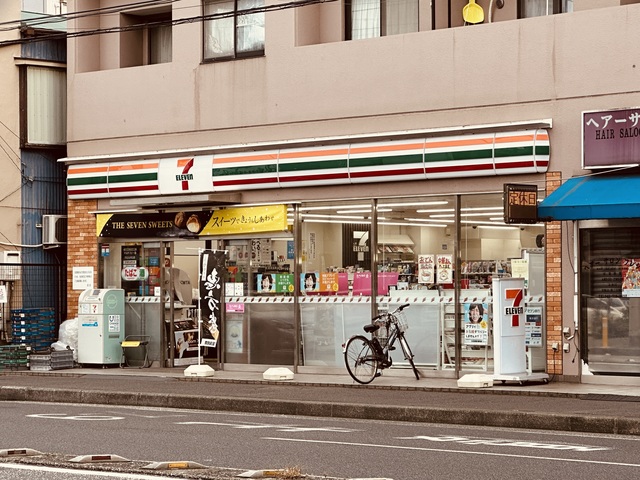 コンビニ　セブンイレブン通町店（コンビニ）まで395m
