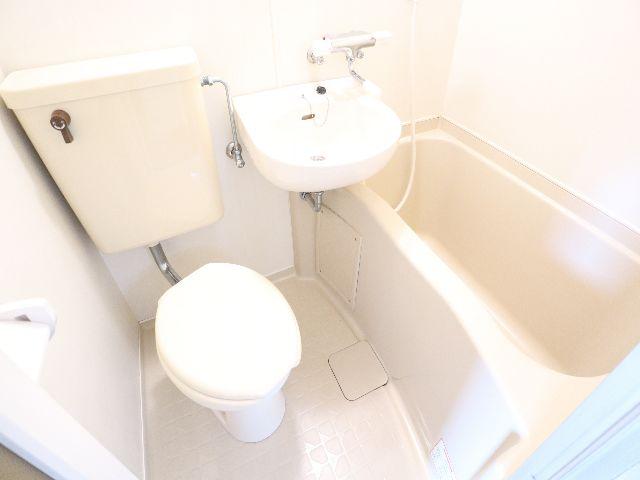 バス・シャワールーム　コンパクトで使いやすいお風呂です