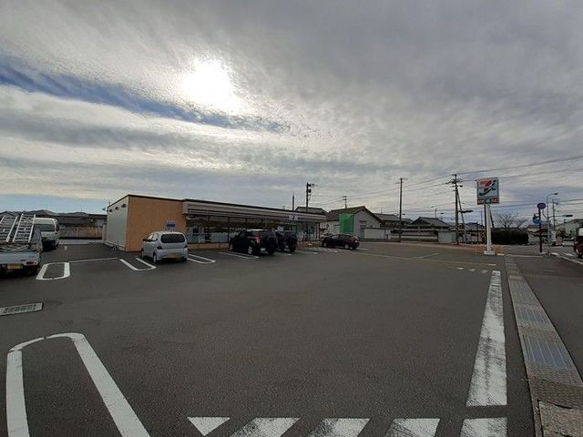 コンビニ　セブンイレブン香美八王子宮前店（コンビニ）まで900m