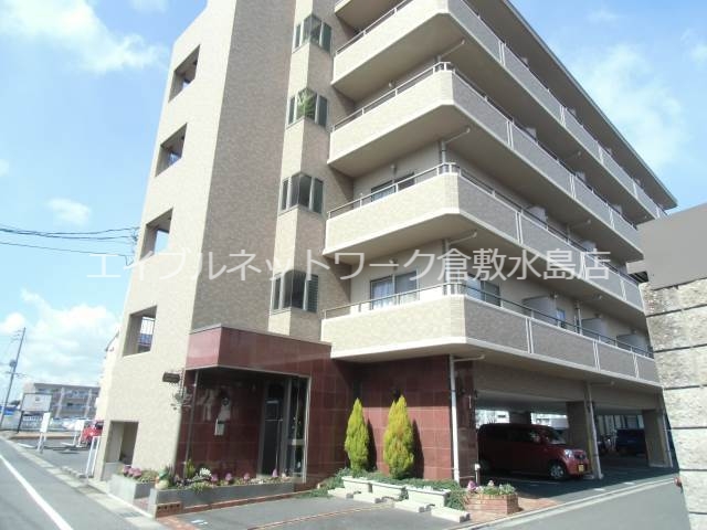 建物外観　外観タイル張りのモダンな造り