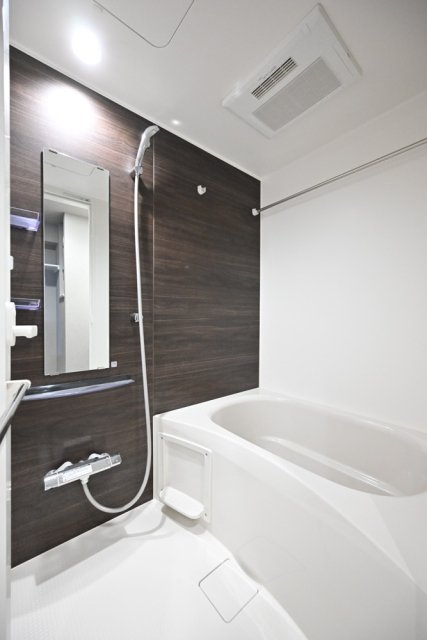 バス・シャワールーム　落ち着いた空間のお風呂です