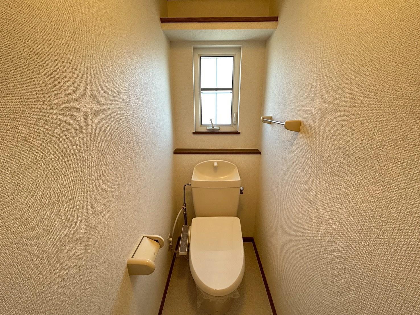 トイレ　温水洗浄暖房便座付トイレ