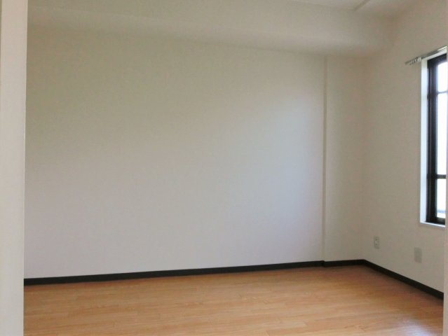 居室・リビング　洋室　※別号室の参考写真です(現況優先・仕様違いの場合あり)