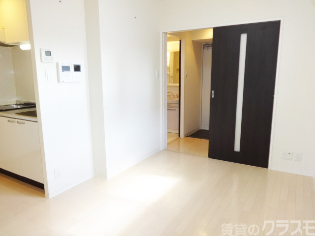 居室・リビング　室内は２面採光☆明るいお部屋です♪