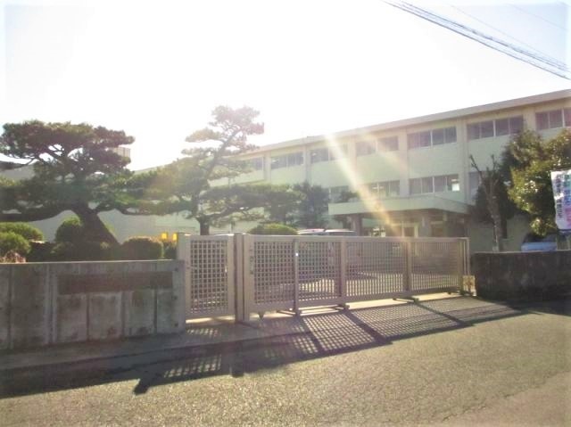 小学校　鈴鹿市立庄野小学校（小学校）まで735m