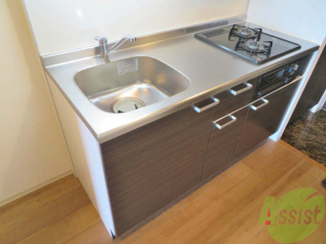 キッチン　システムキッチン。グリル付きでお魚も焼けますね。