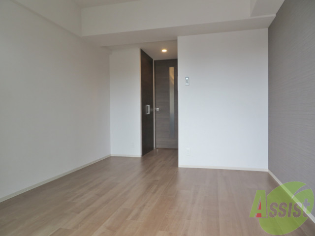 その他部屋・スペース　ブラウンのアクセントクロスが落ち着きのある空間に。